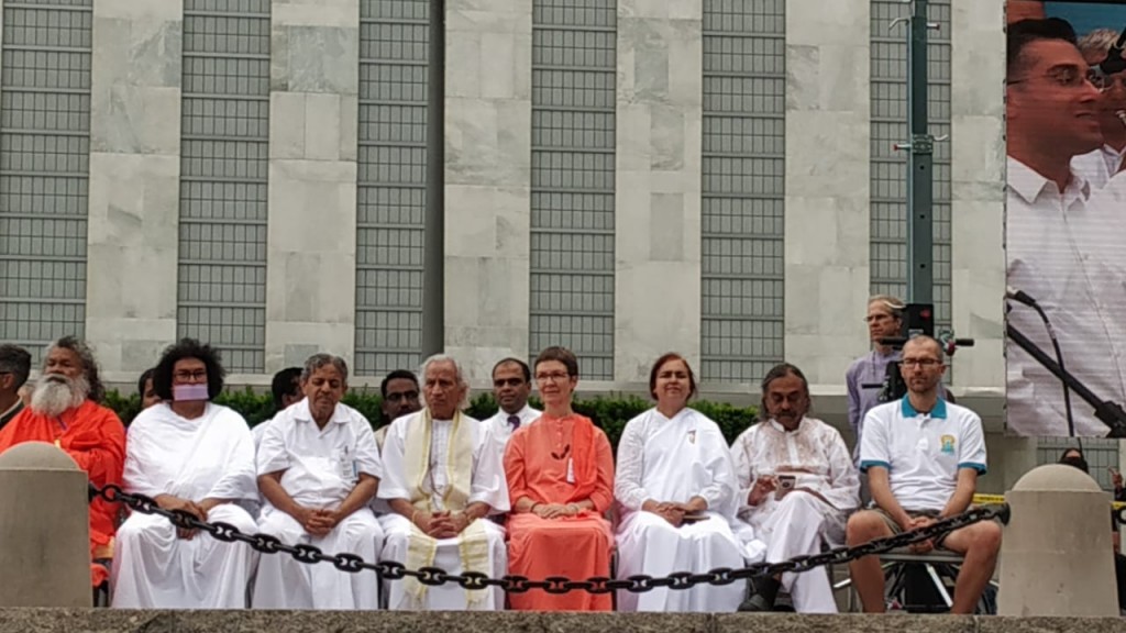 UN Yoga L. Stage (1)